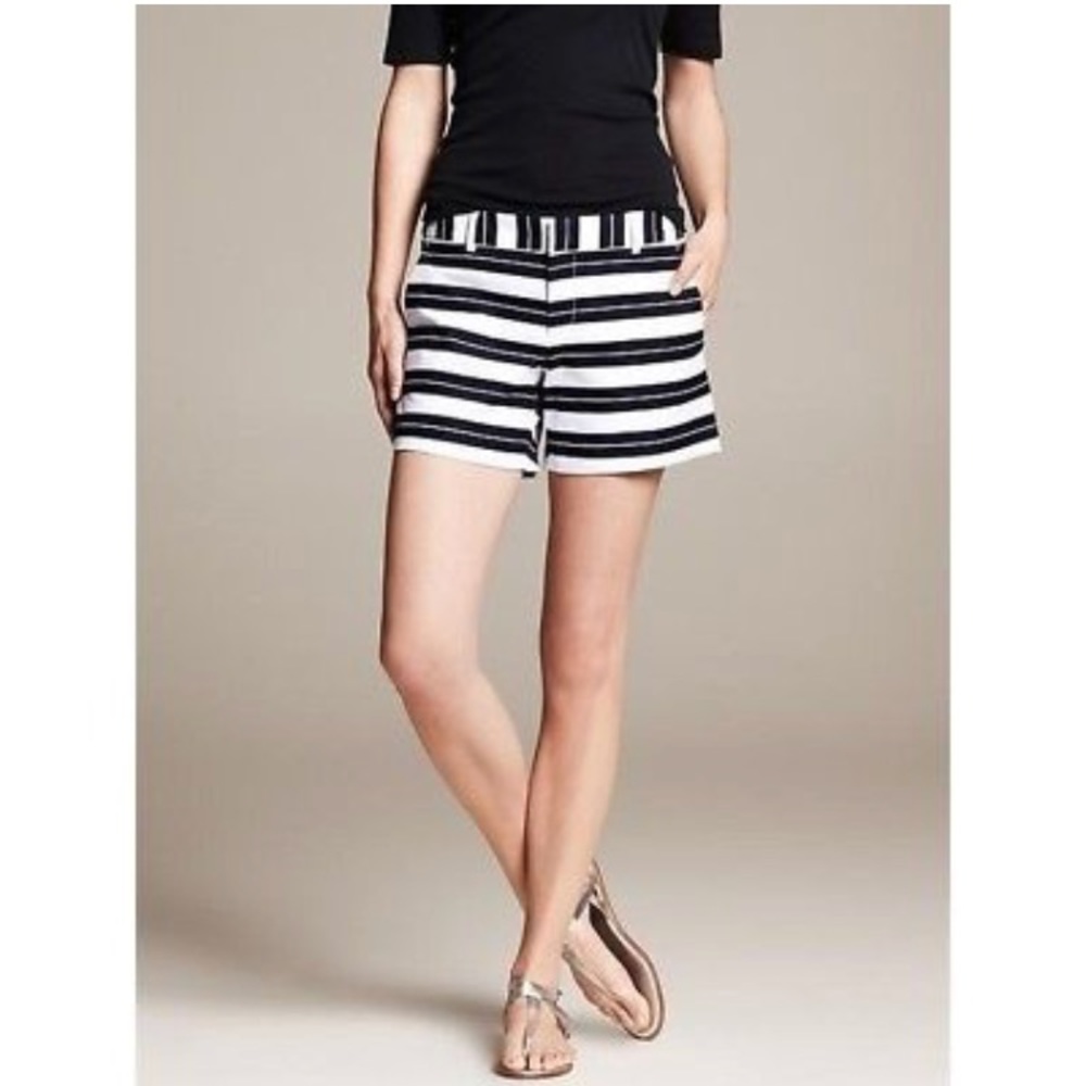 Banana Republic Hampton Fit Preppy Navy Shorts